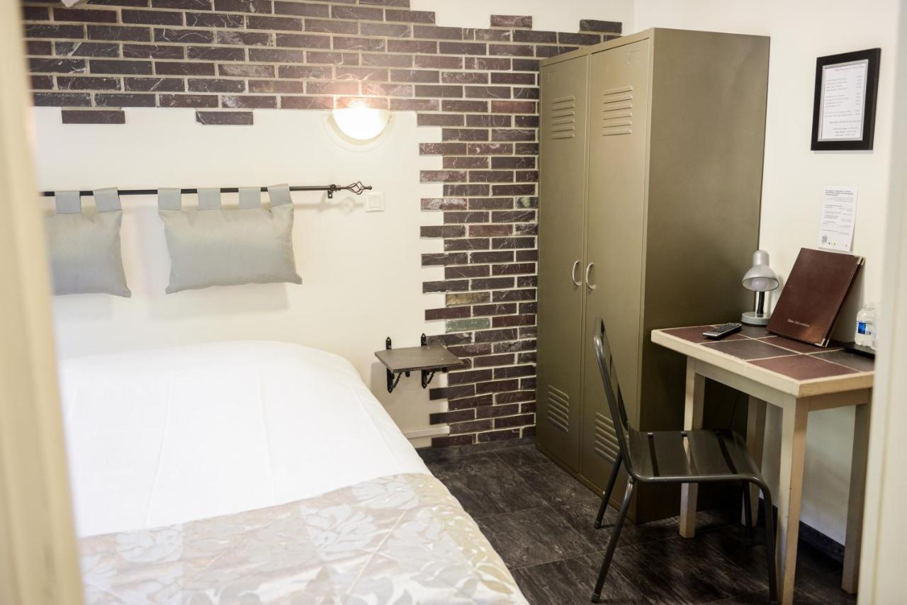 Hotel Logis Le Saint Hubert Haybes Esterno foto