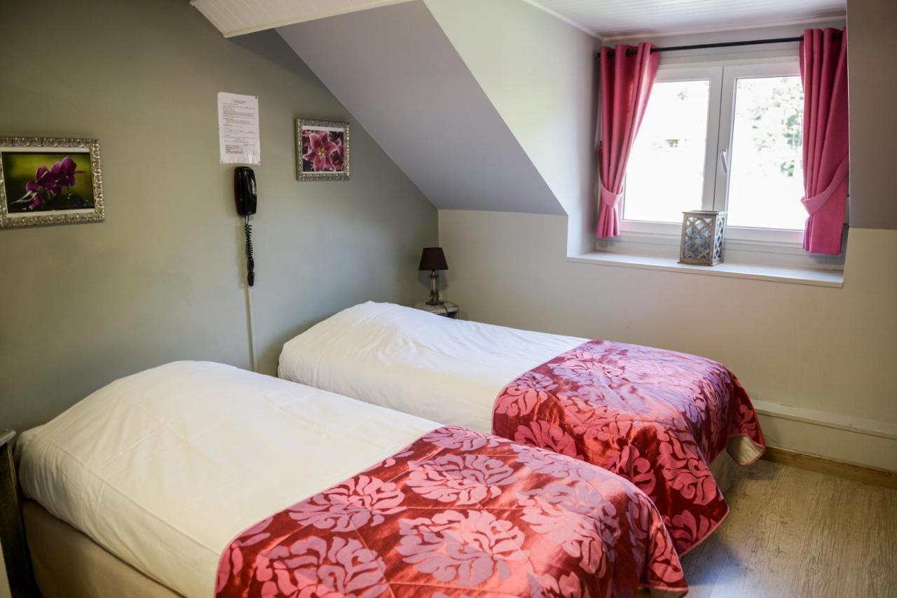 Hotel Logis Le Saint Hubert Haybes Esterno foto