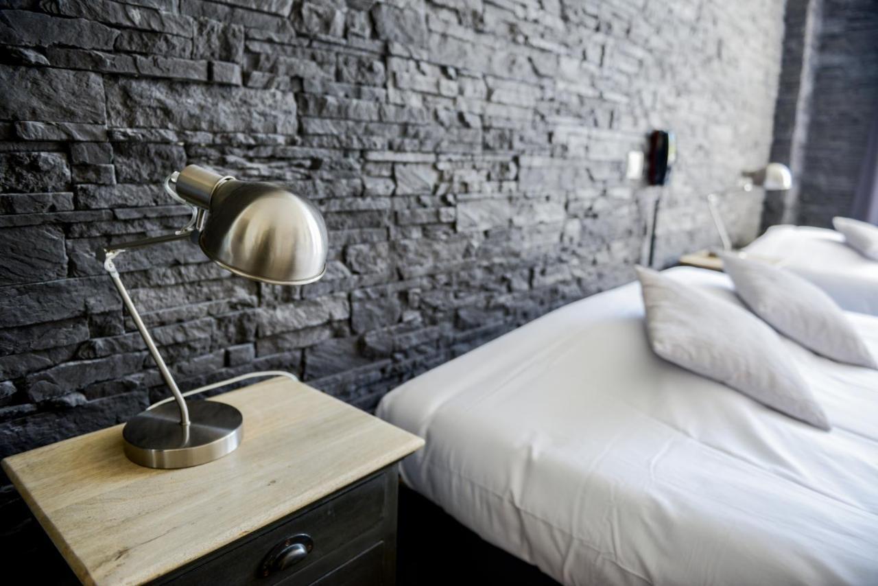 Hotel Logis Le Saint Hubert Haybes Esterno foto