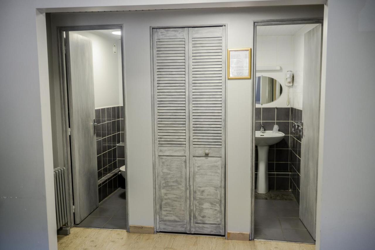 Hotel Logis Le Saint Hubert Haybes Esterno foto
