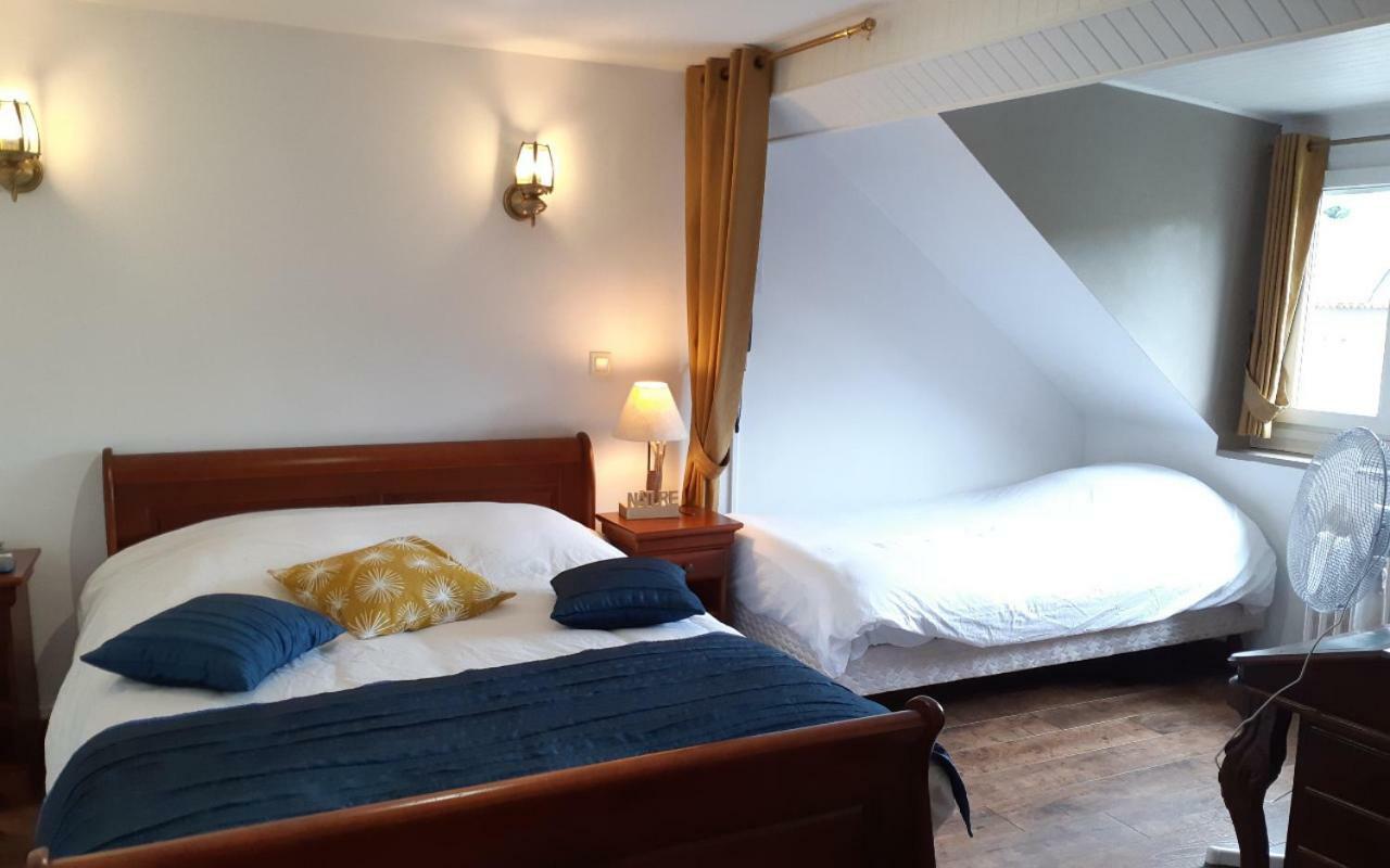 Hotel Logis Le Saint Hubert Haybes Esterno foto